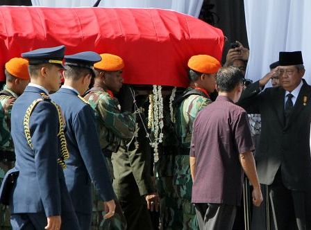 Presiden SBY Pimpin Upacara Pemakaman Taufiq Kiemas